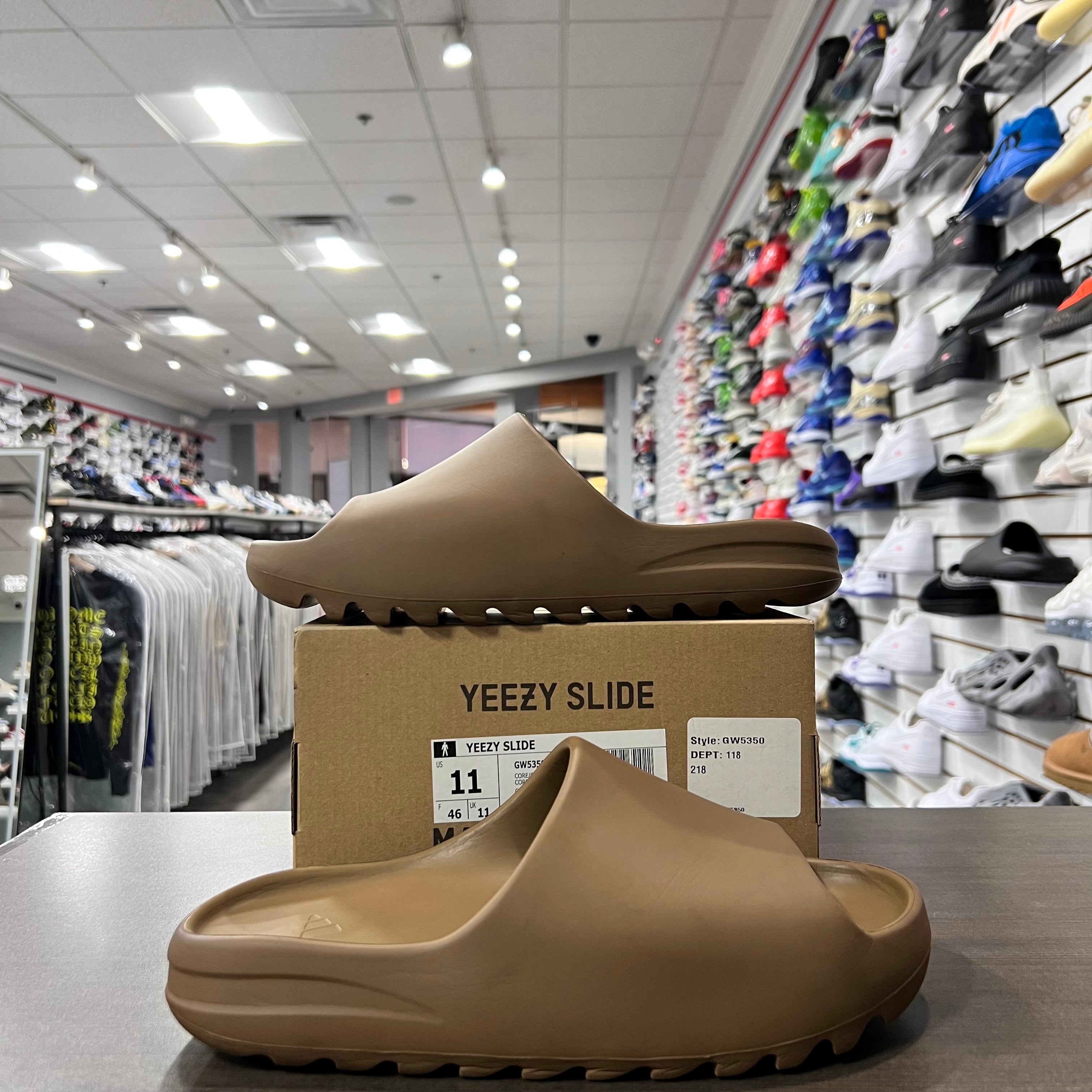 Yeezy Slide Core (Lightly Worn)