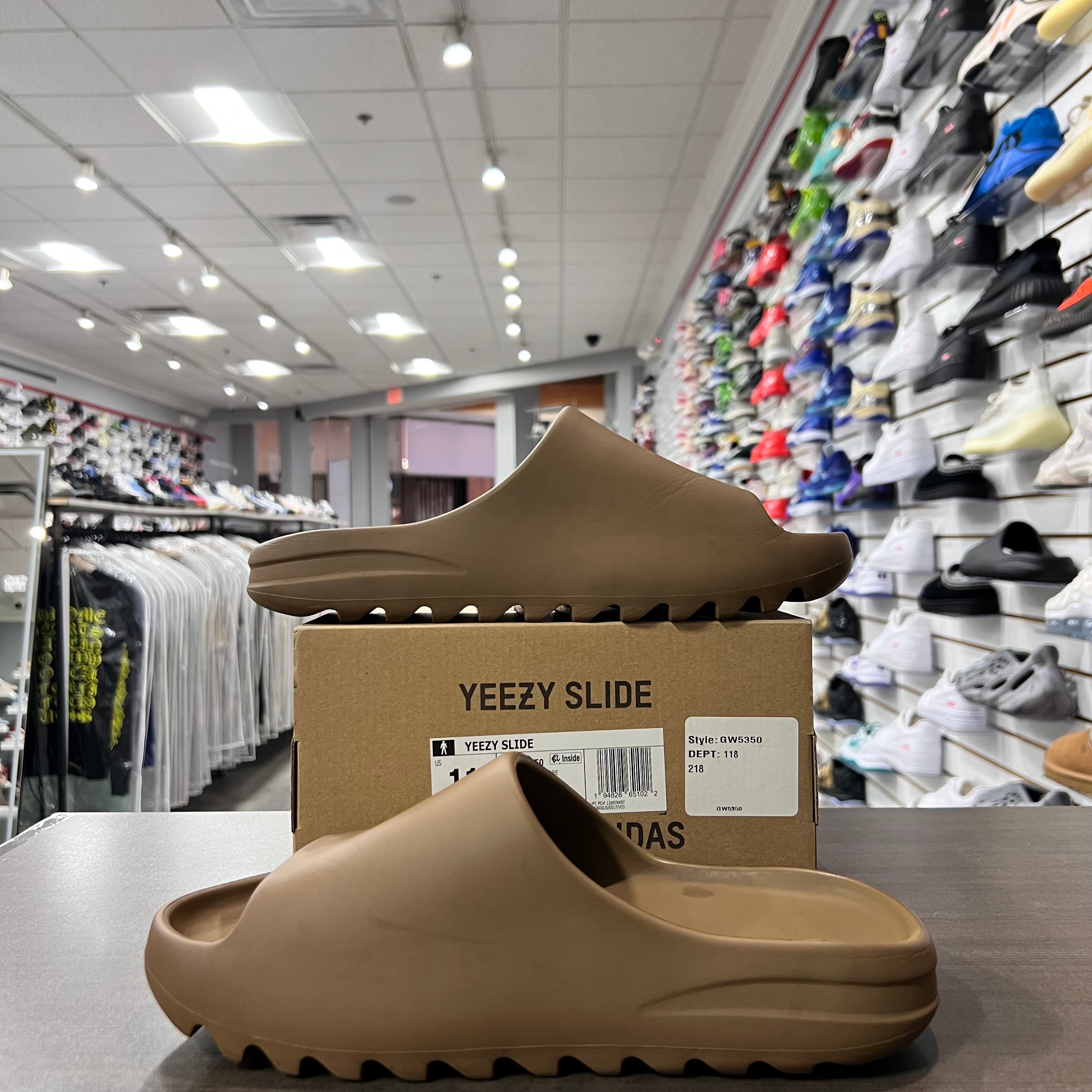 Yeezy Slide Core (Lightly Worn)