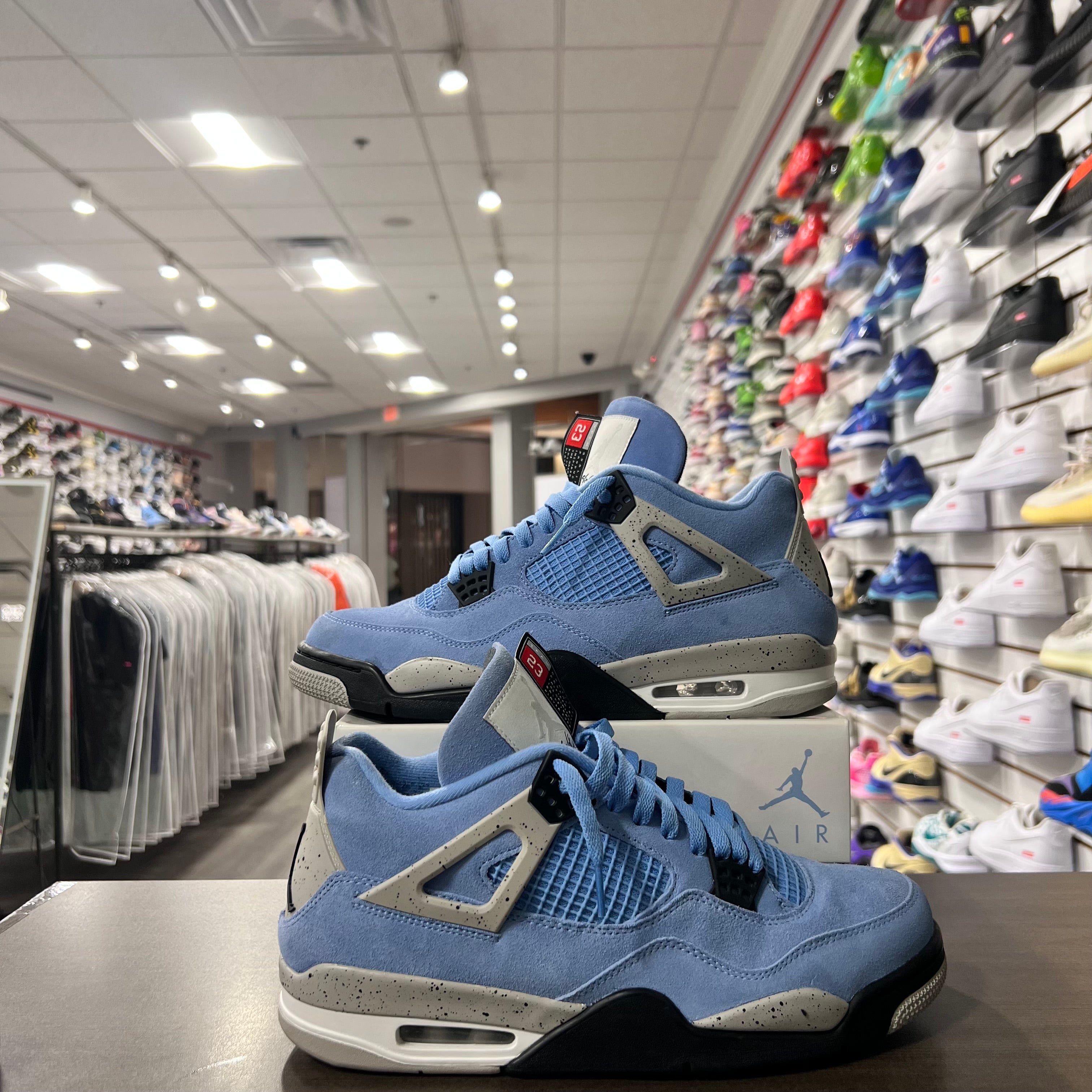 Jordan Retro 4 Mens UNC (Lightly Worn)