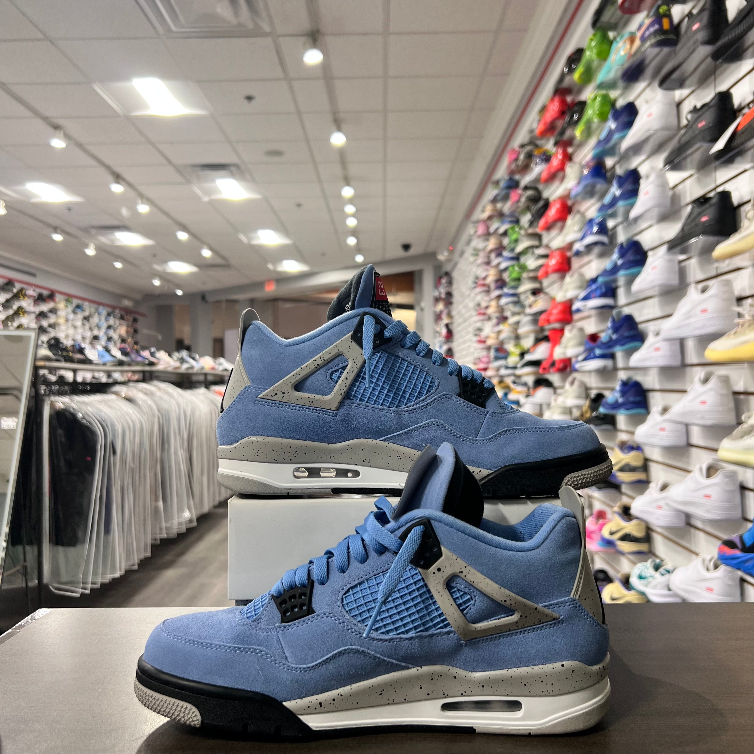 Jordan Retro 4 Mens UNC (Lightly Worn)