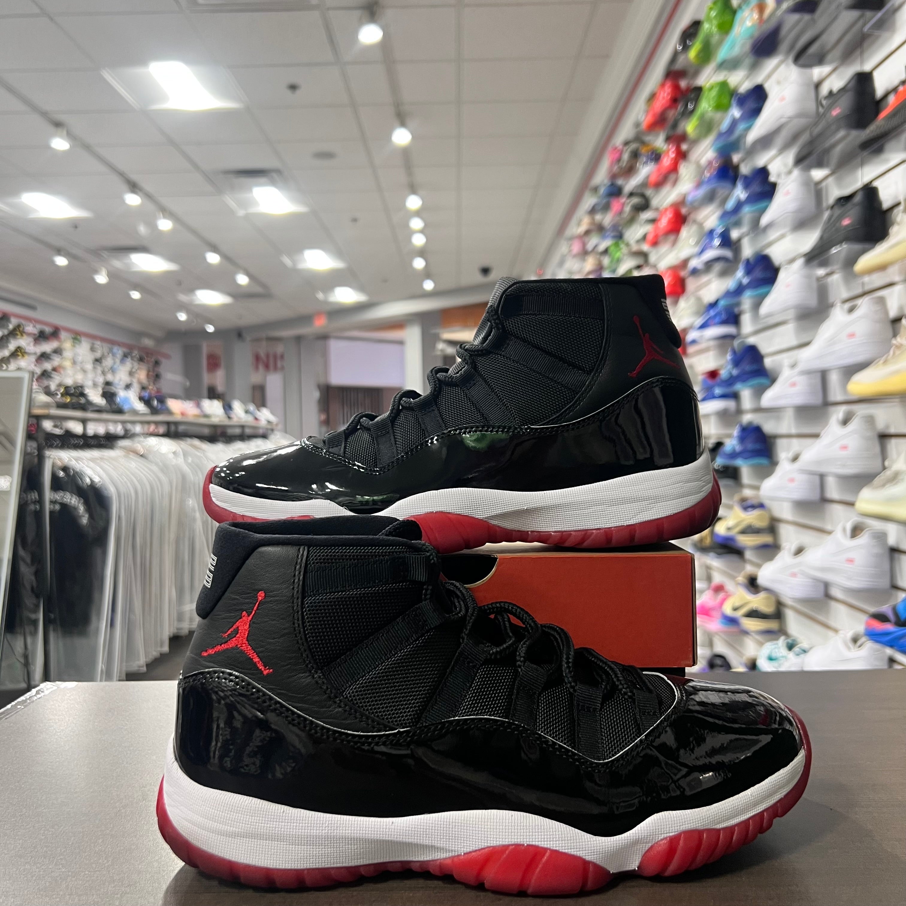 Jordan Retro 11 Mens Bred (Lightly Worn)