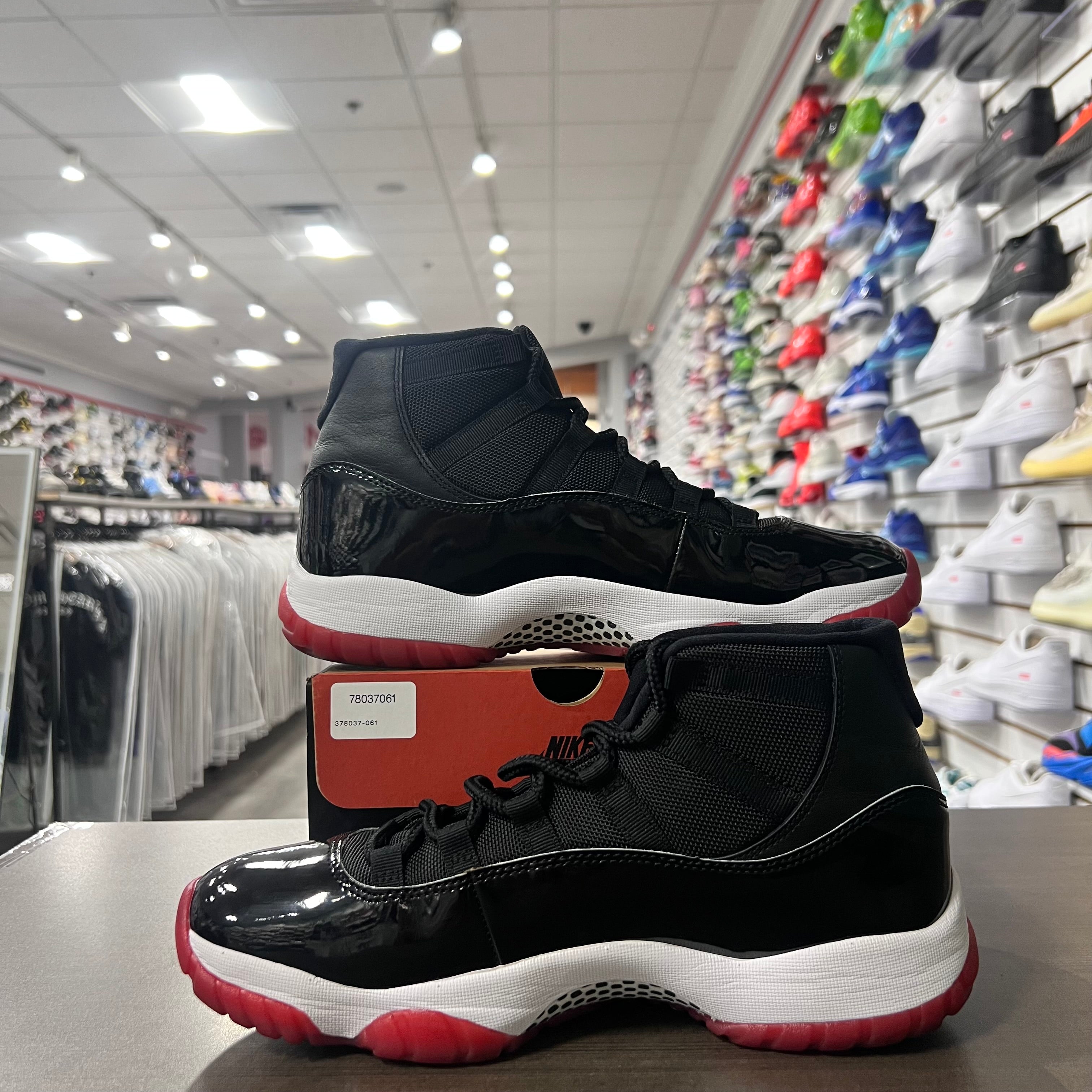 Jordan Retro 11 Mens Bred (Lightly Worn)