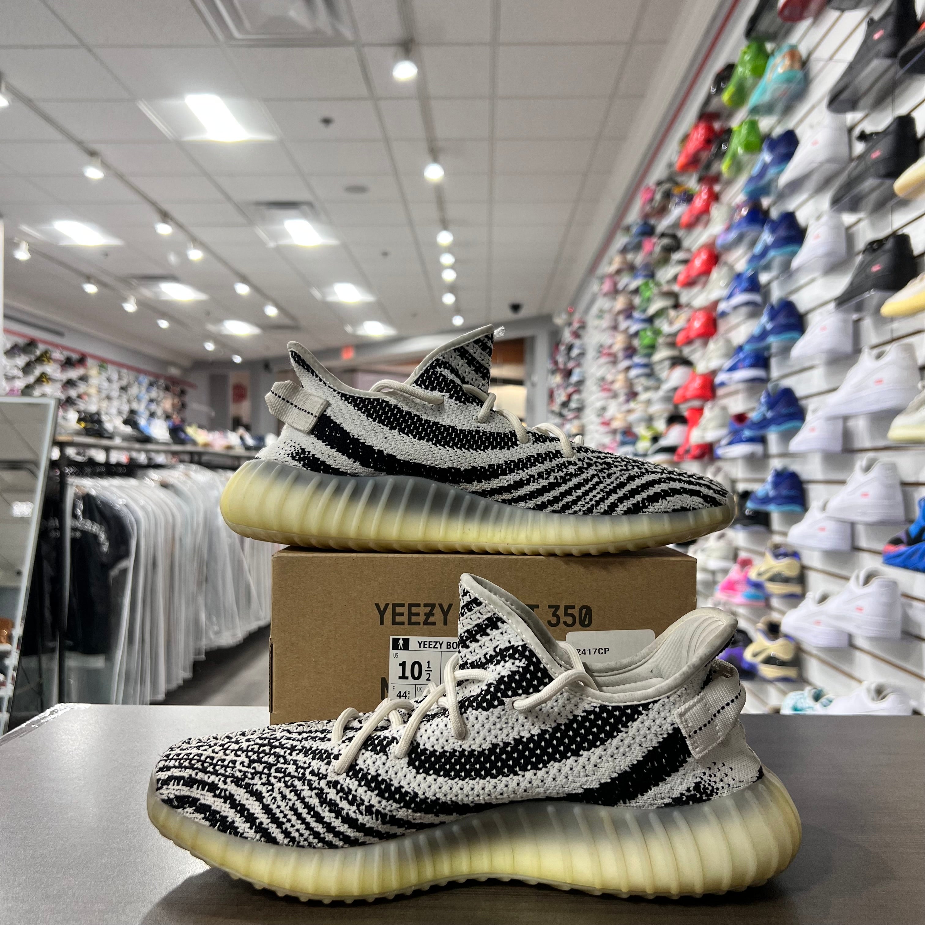 Yeezy 350 V2 Zebra (Lightly Worn)