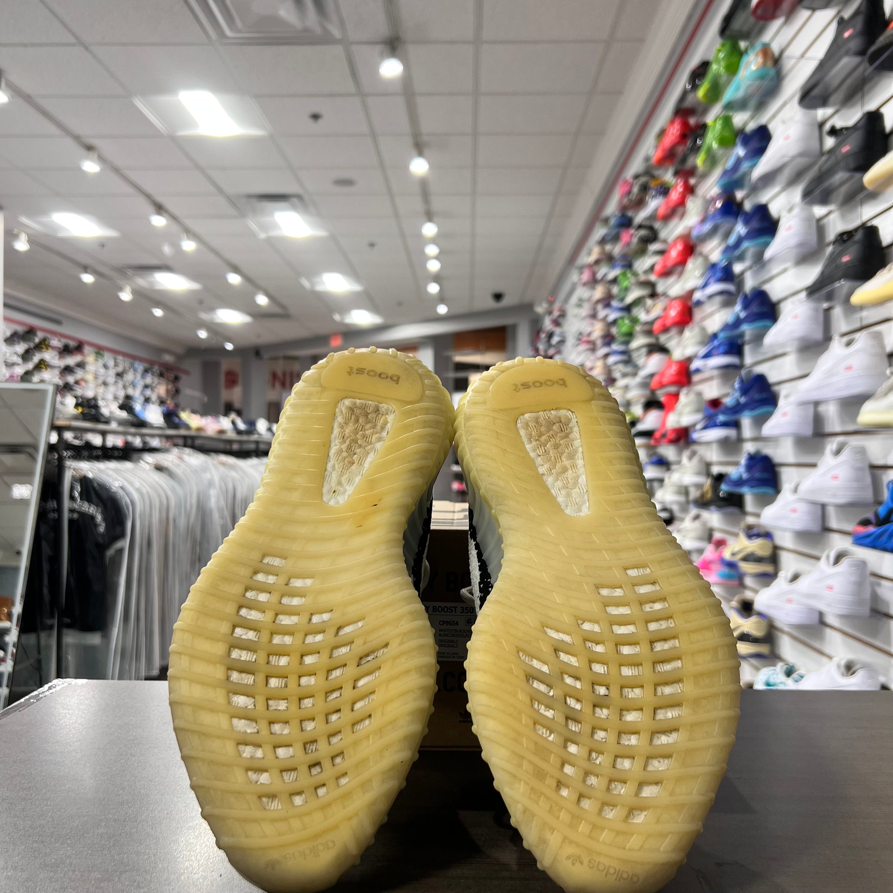 Yeezy 350 V2 Zebra (Lightly Worn)