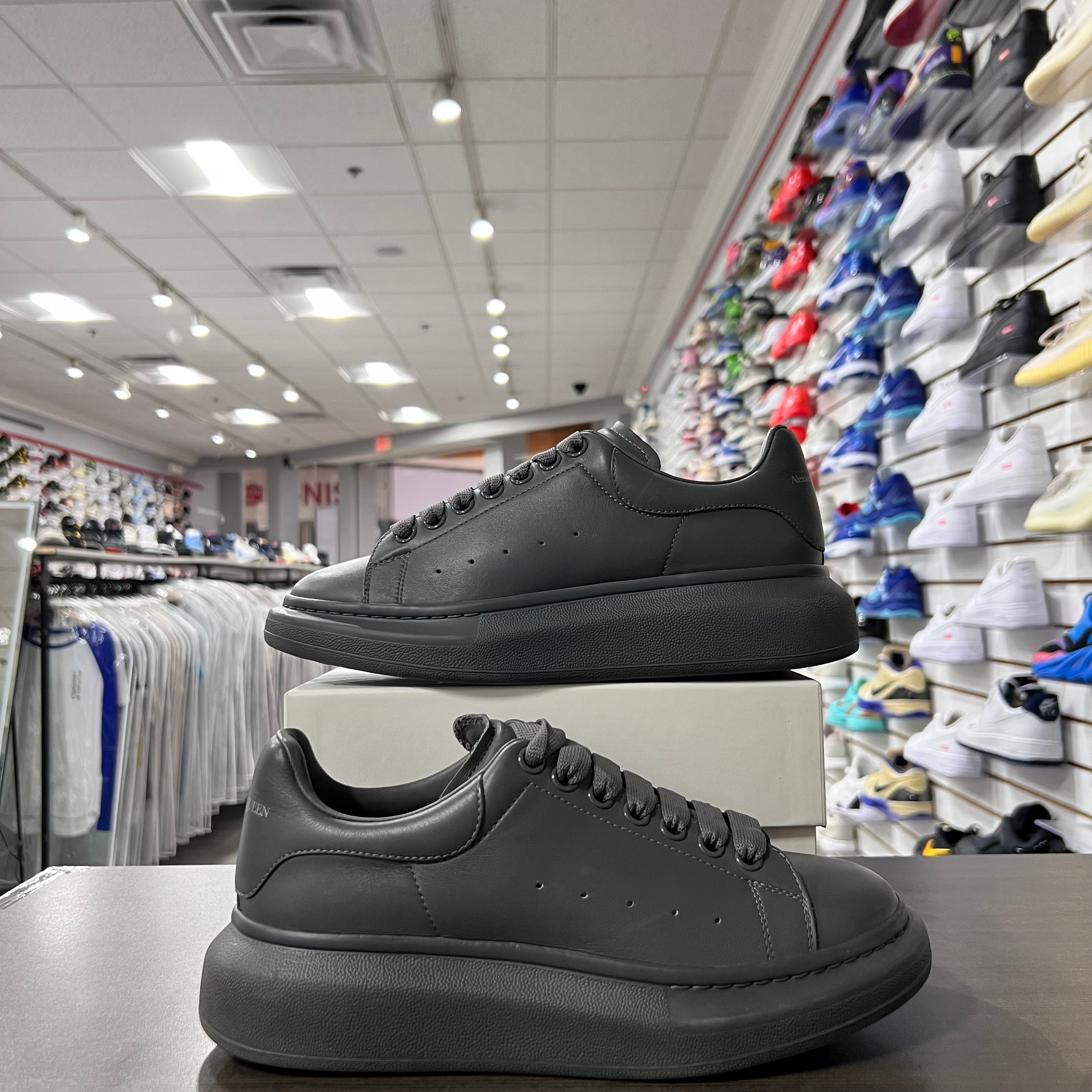 Alexander Mcqueen Sneaker Grey (Lightly Worn)
