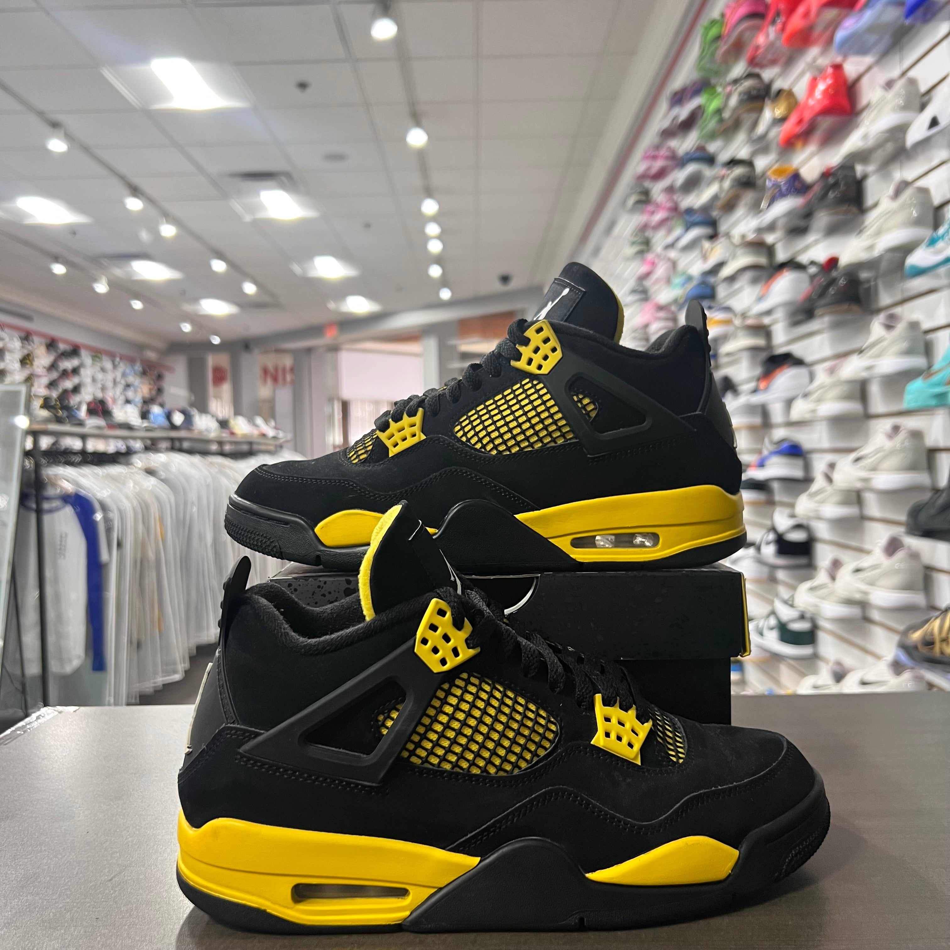 Jordan Retro 4 Mens Thunder (Lightly Worn)