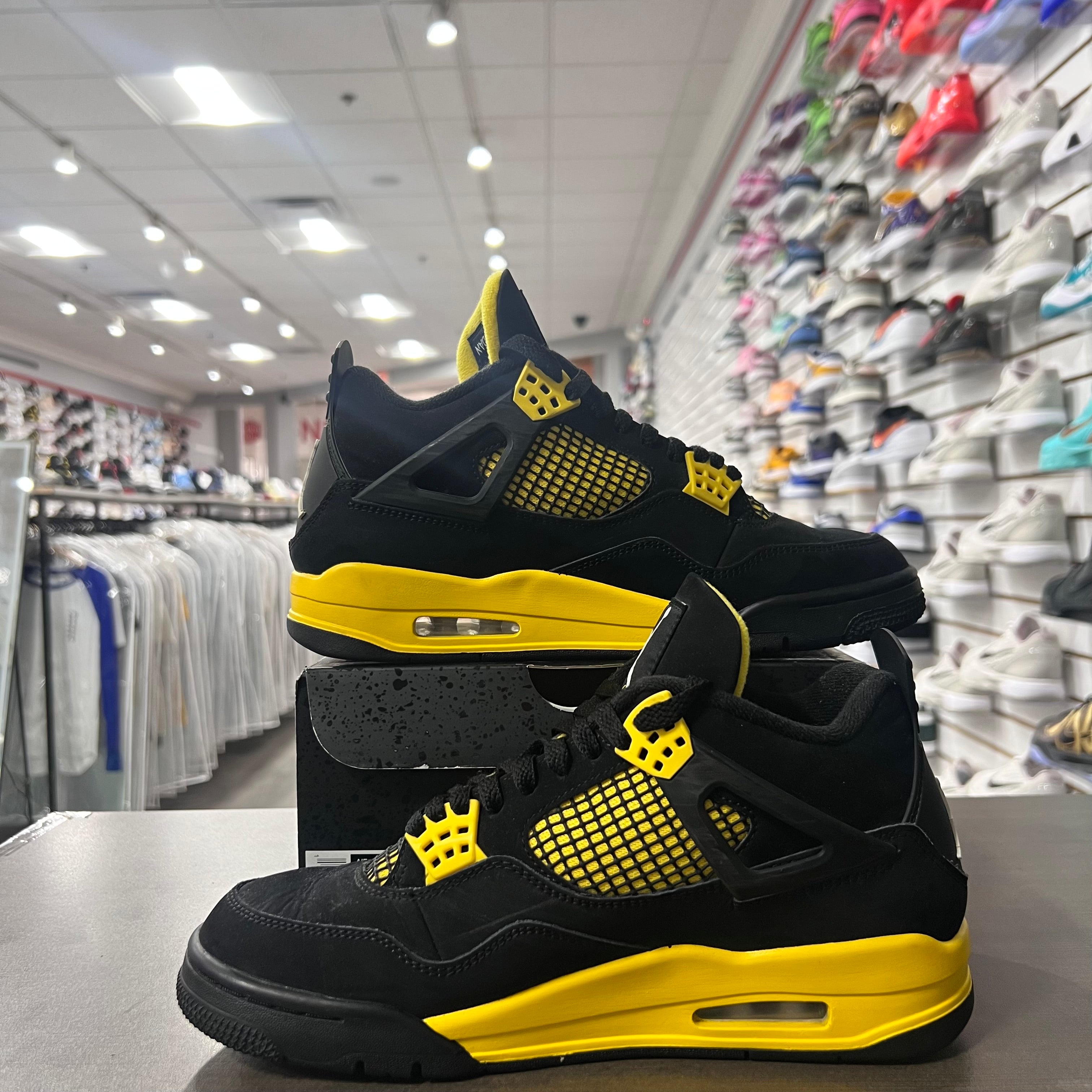 Jordan Retro 4 Mens Thunder (Lightly Worn)
