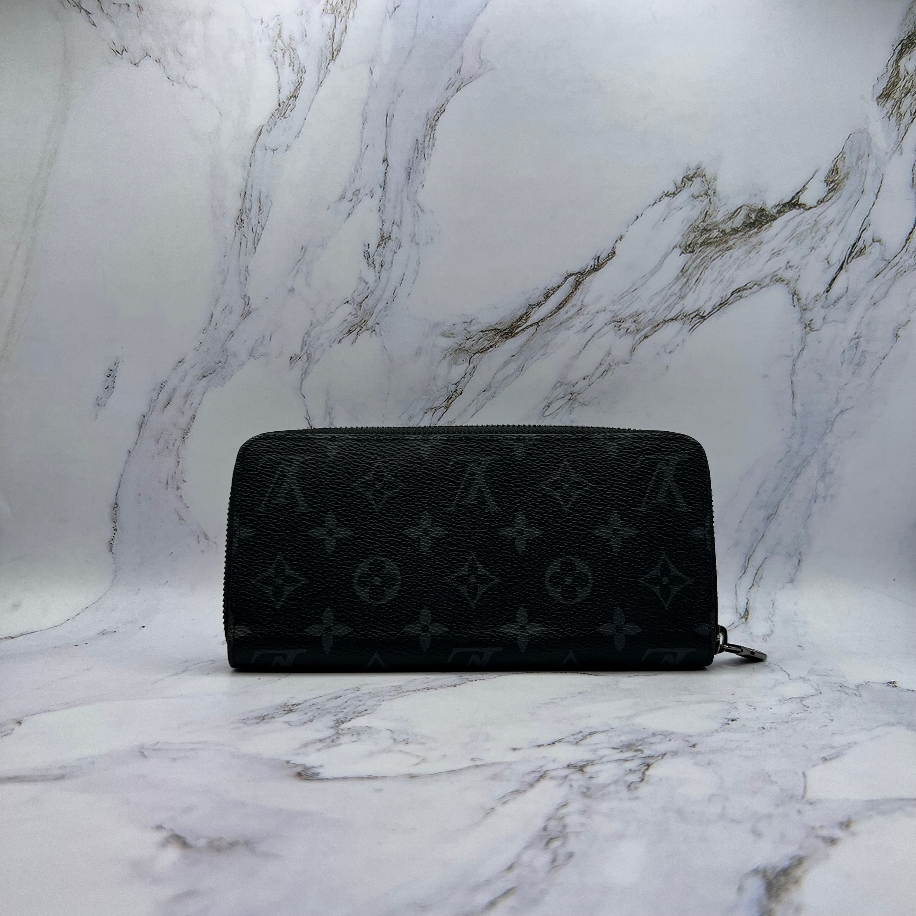 Louis Vuitton Zippy Organizer (Lightly Worn)
