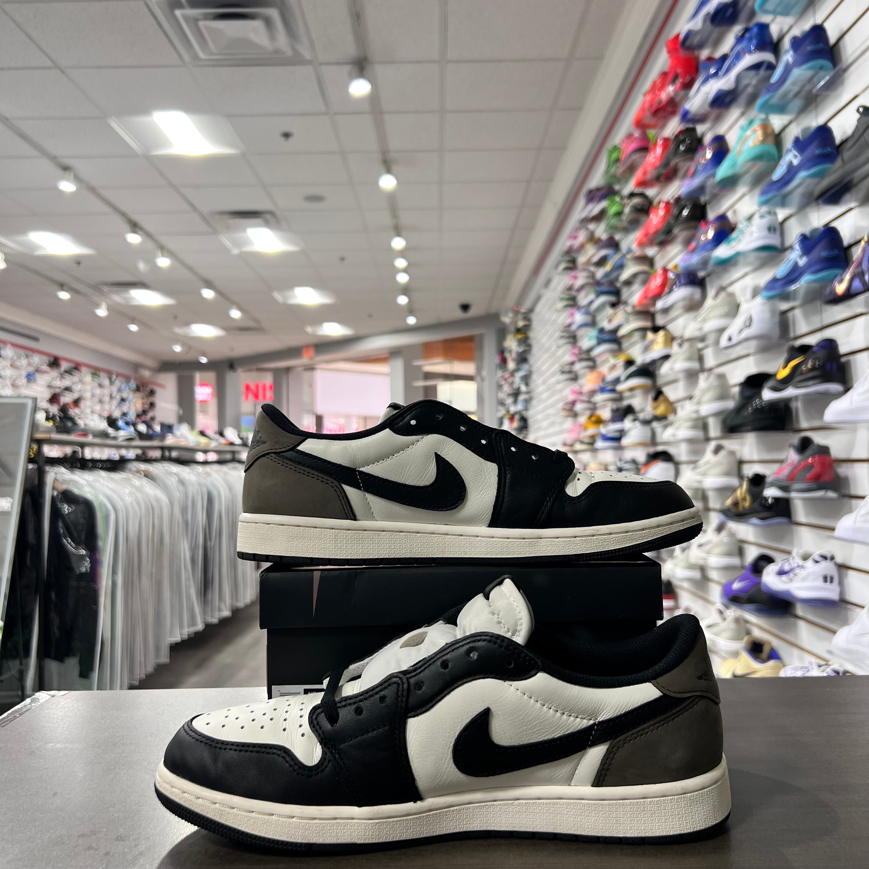 Jordan Retro 1 Low Og Mens Mocha (Lightly Worn)