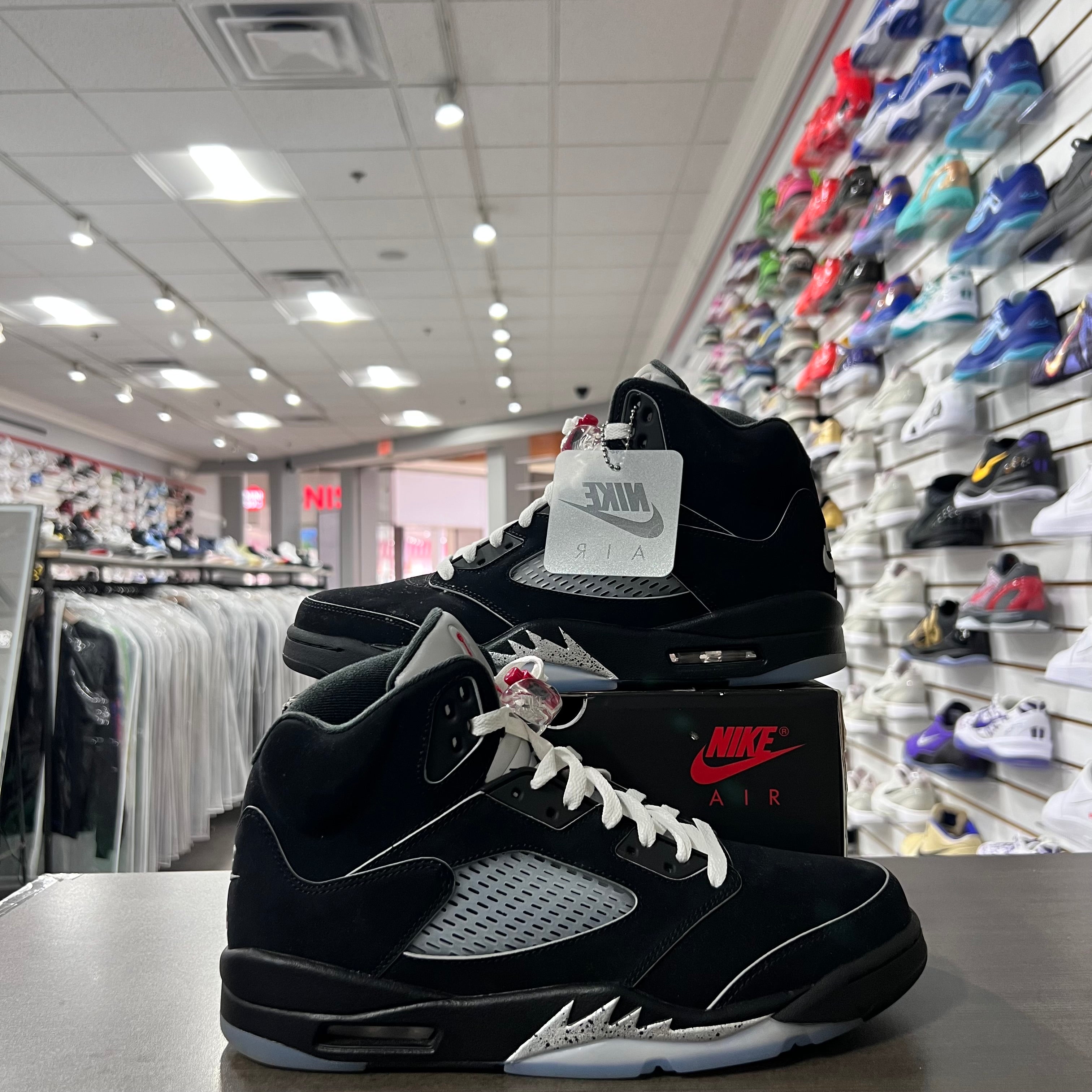 Jordan Retro 5 Mens Metallic Reimagined (Lightly Worn)