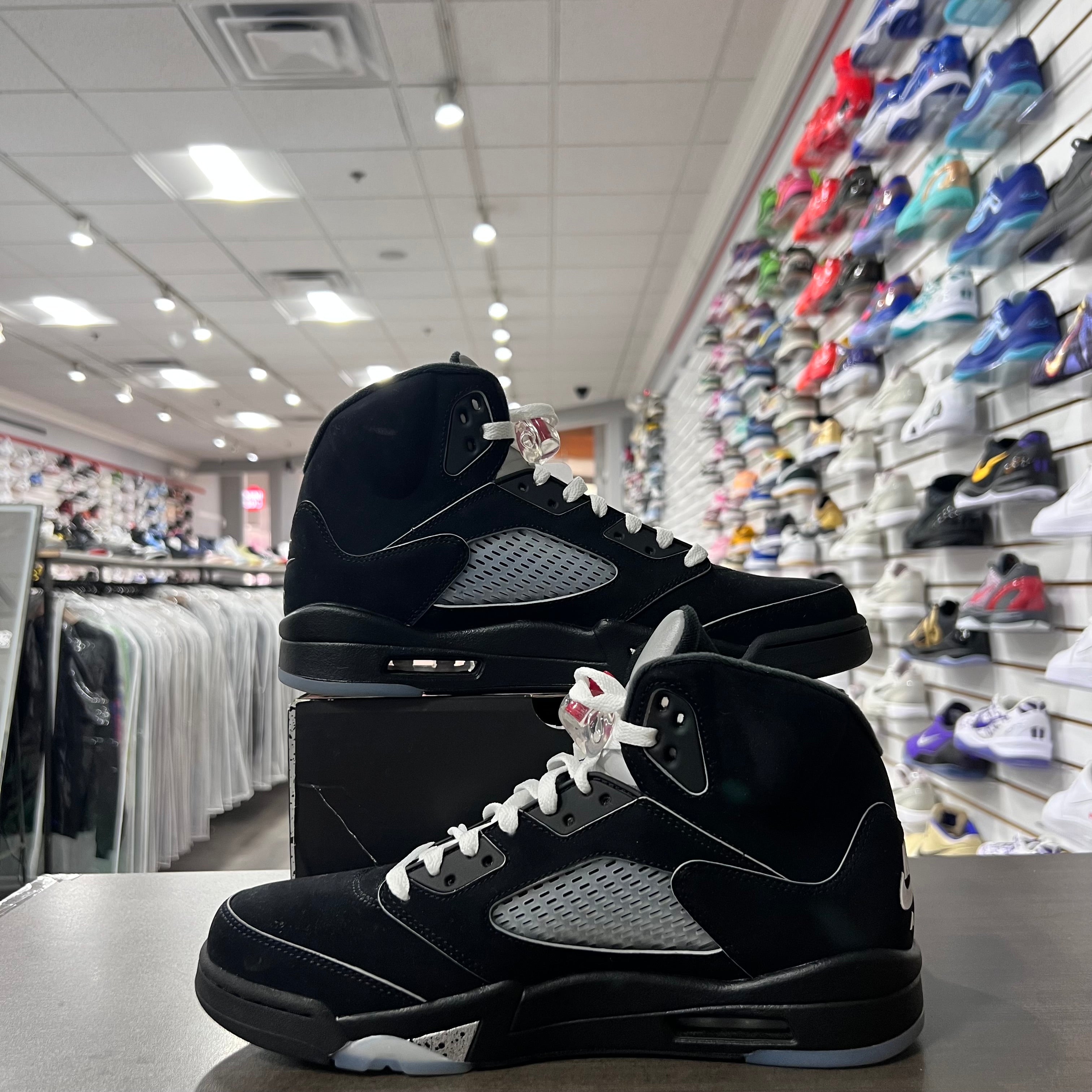 Jordan Retro 5 Mens Metallic Reimagined (Lightly Worn)