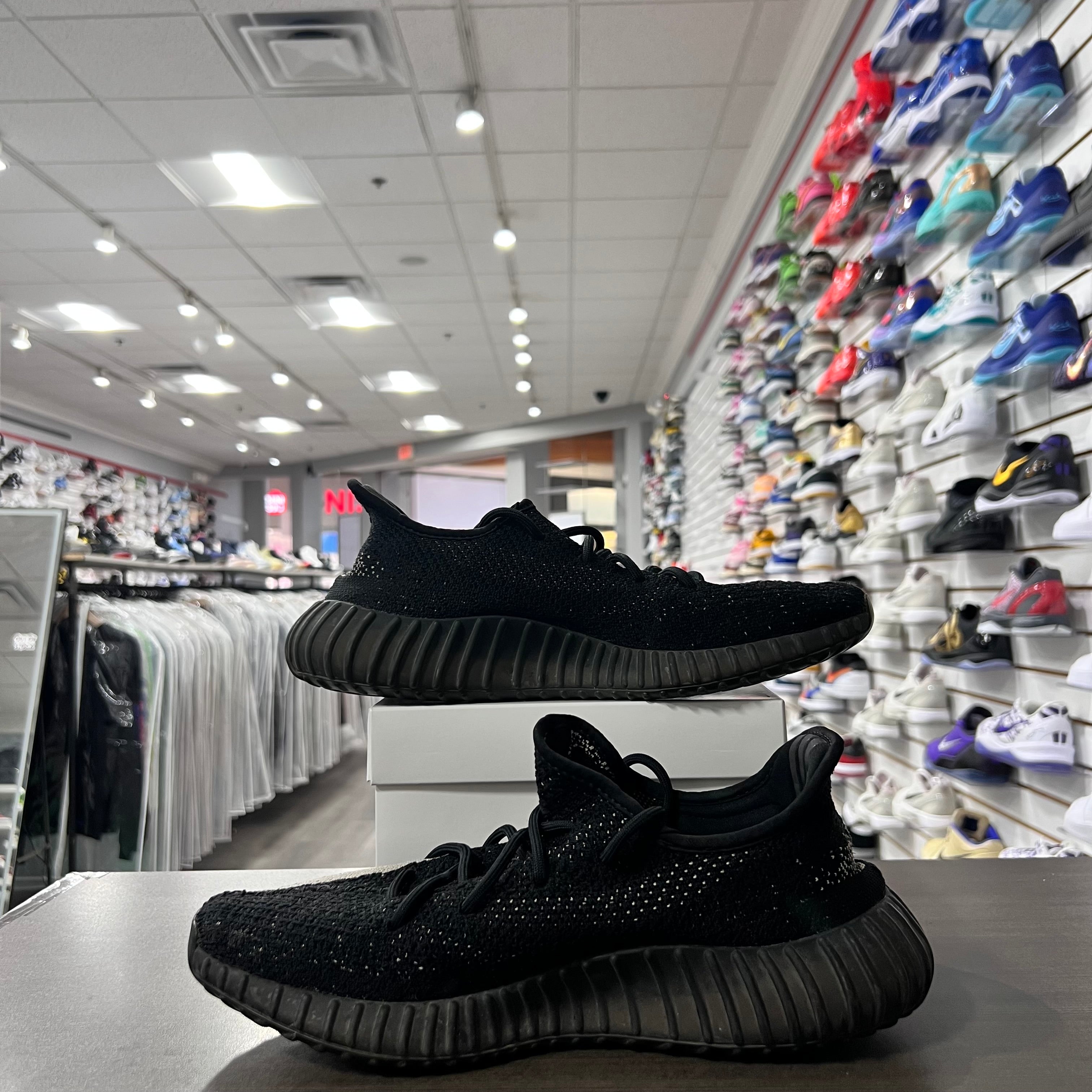 Yeezy 350 V2 Oreo (Lightly Worn+Replacement Box)