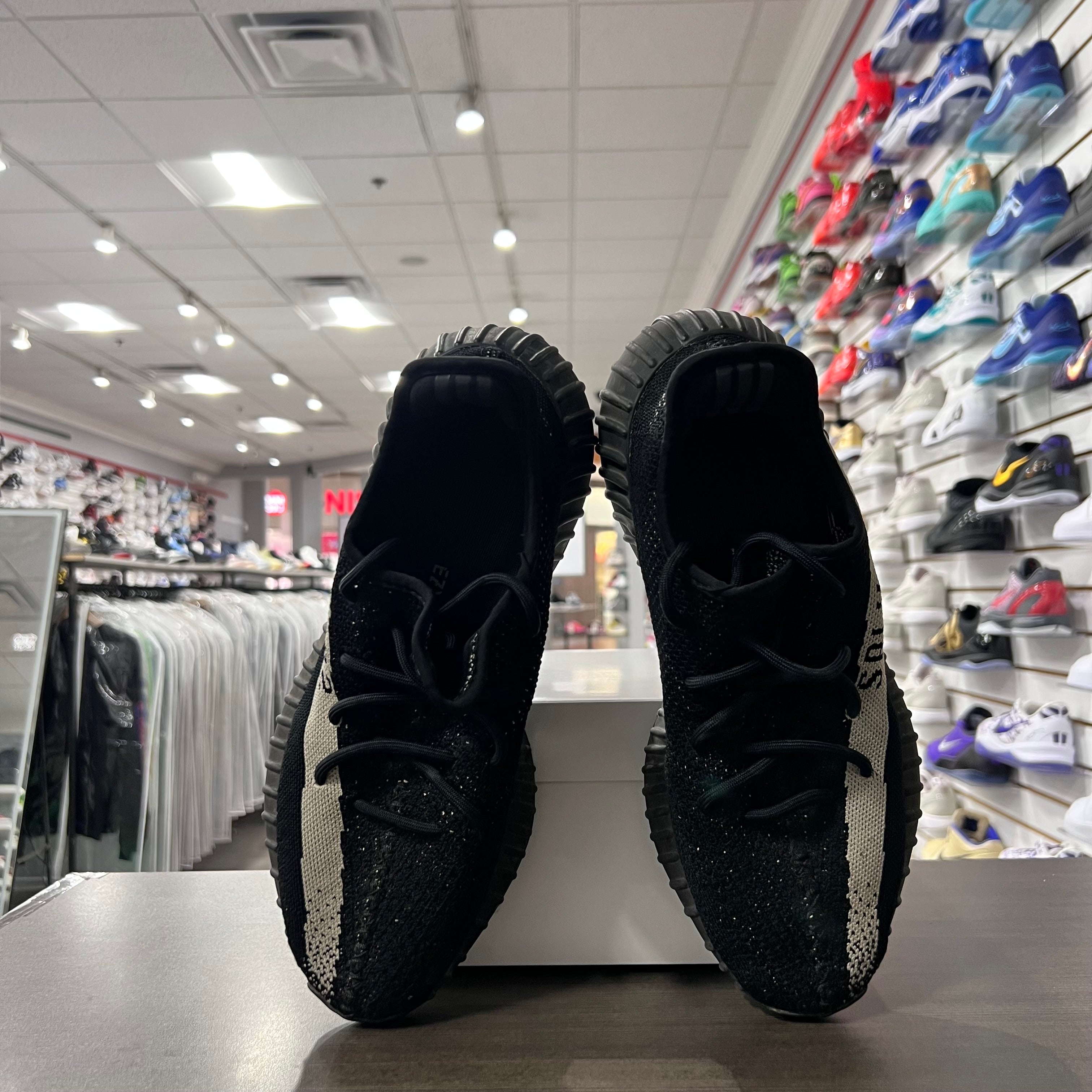 Yeezy 350 V2 Oreo (Lightly Worn+Replacement Box)