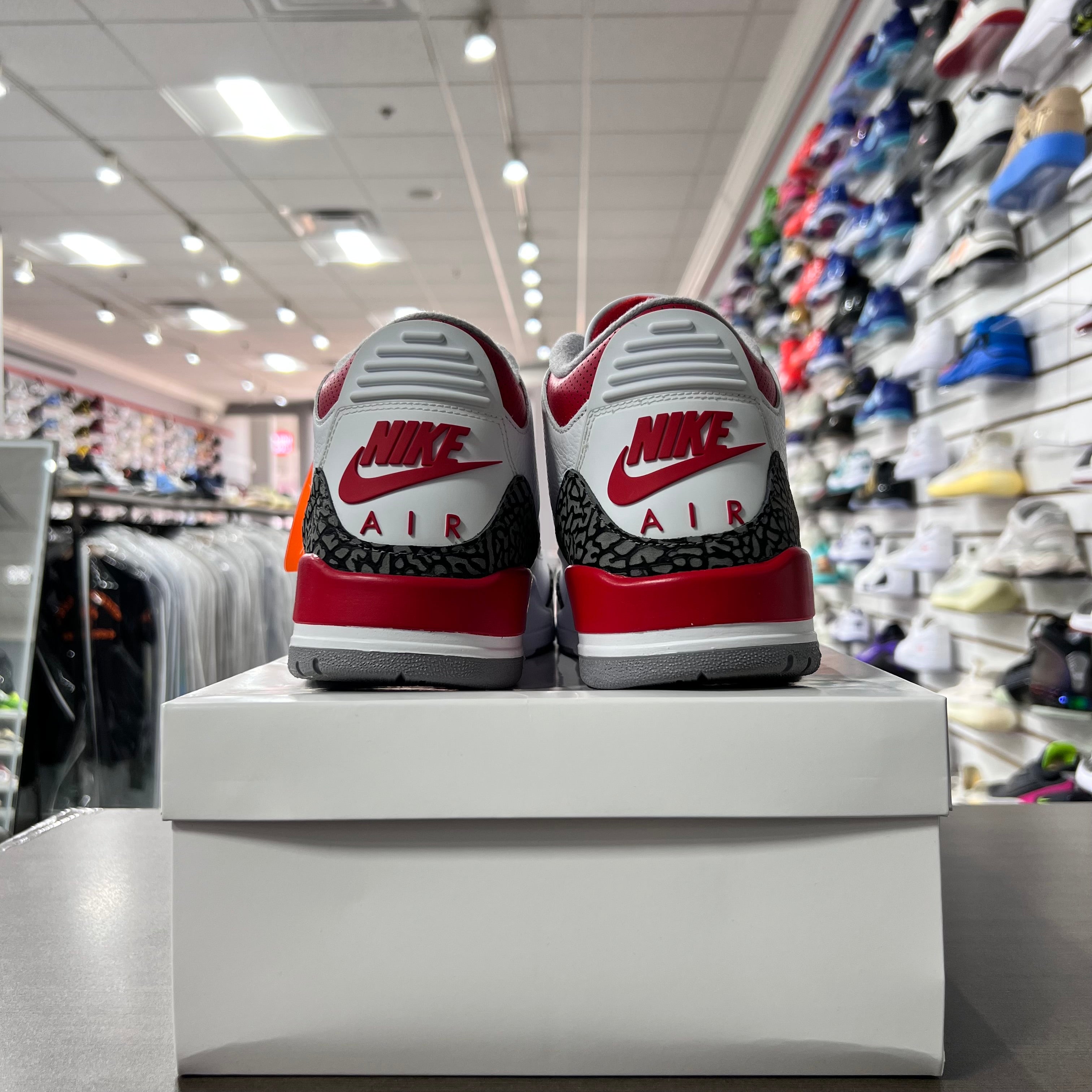 Jordan Retro 3 Mens Fire Red (Lightly Worn+Replacement Box)