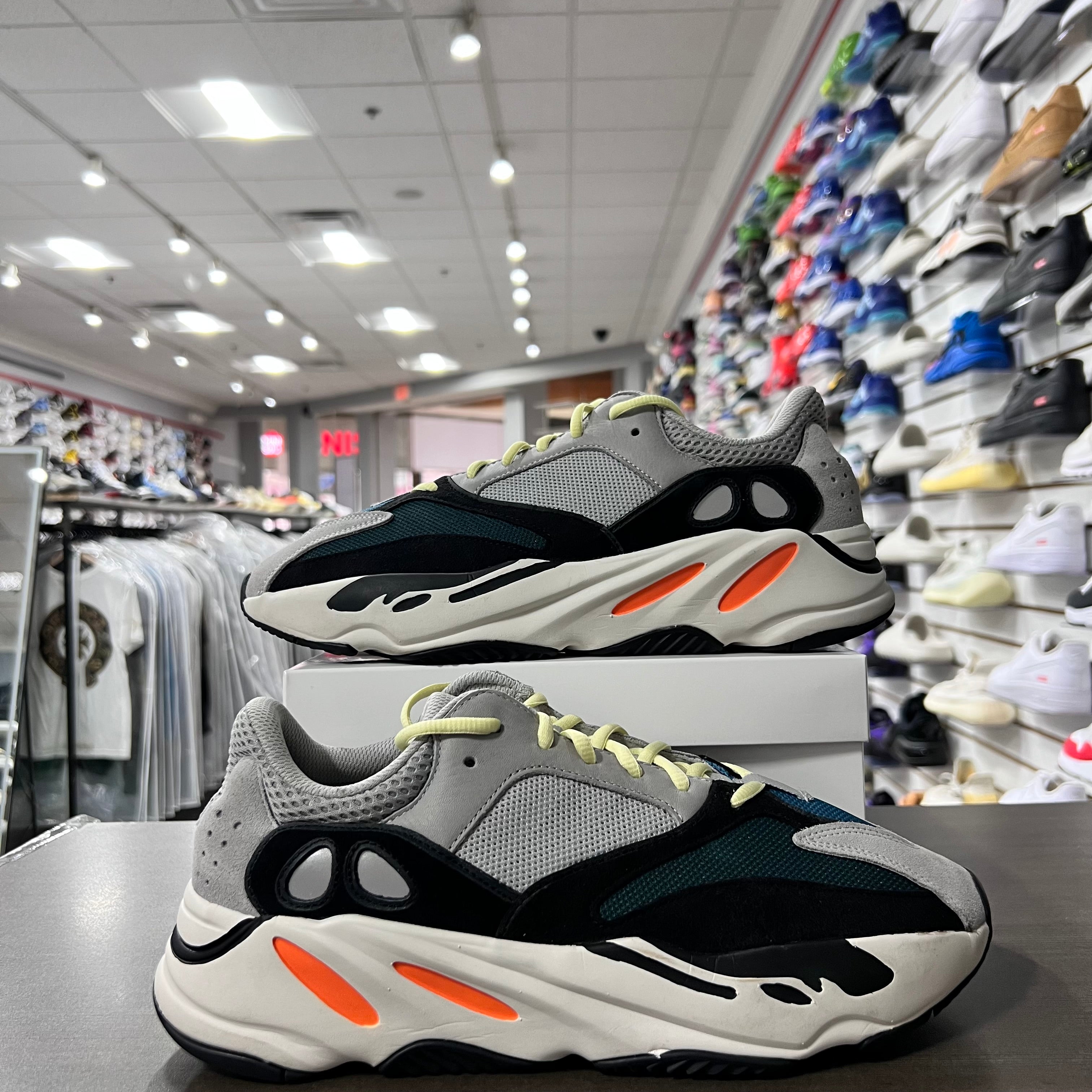 Yeezy 700 Wave Runner (Lightly Worn+Replacement Box)