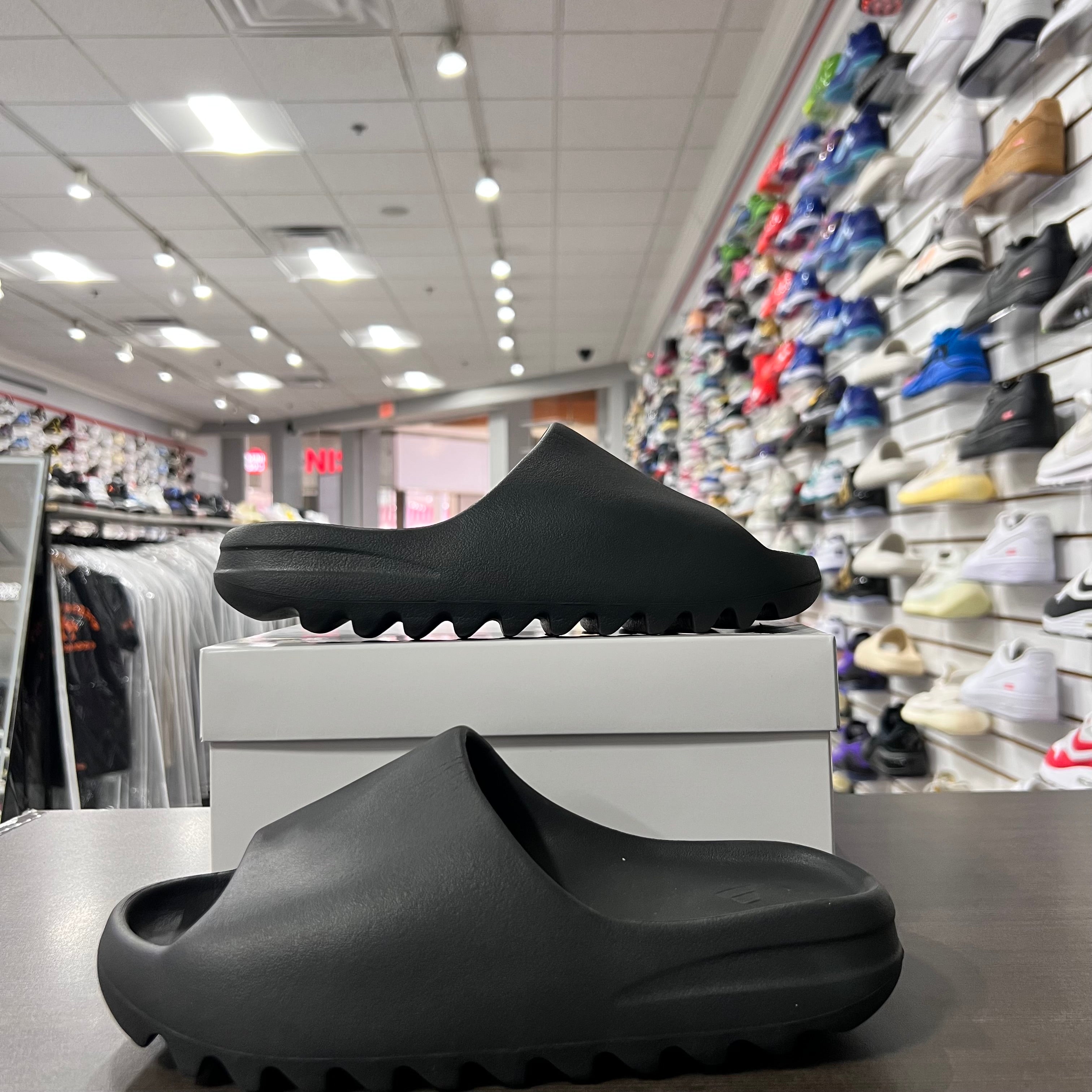 Yeezy Slide Onyx (Lightly Worn+Replacement Box)