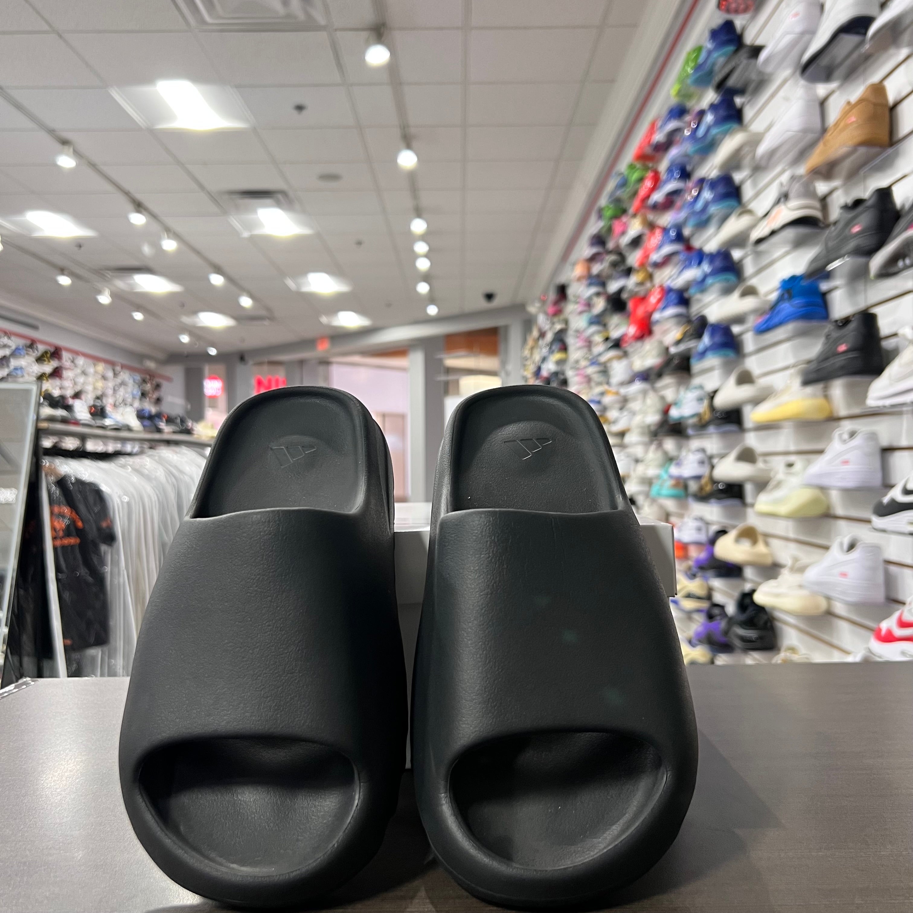 Yeezy Slide Onyx (Lightly Worn+Replacement Box)