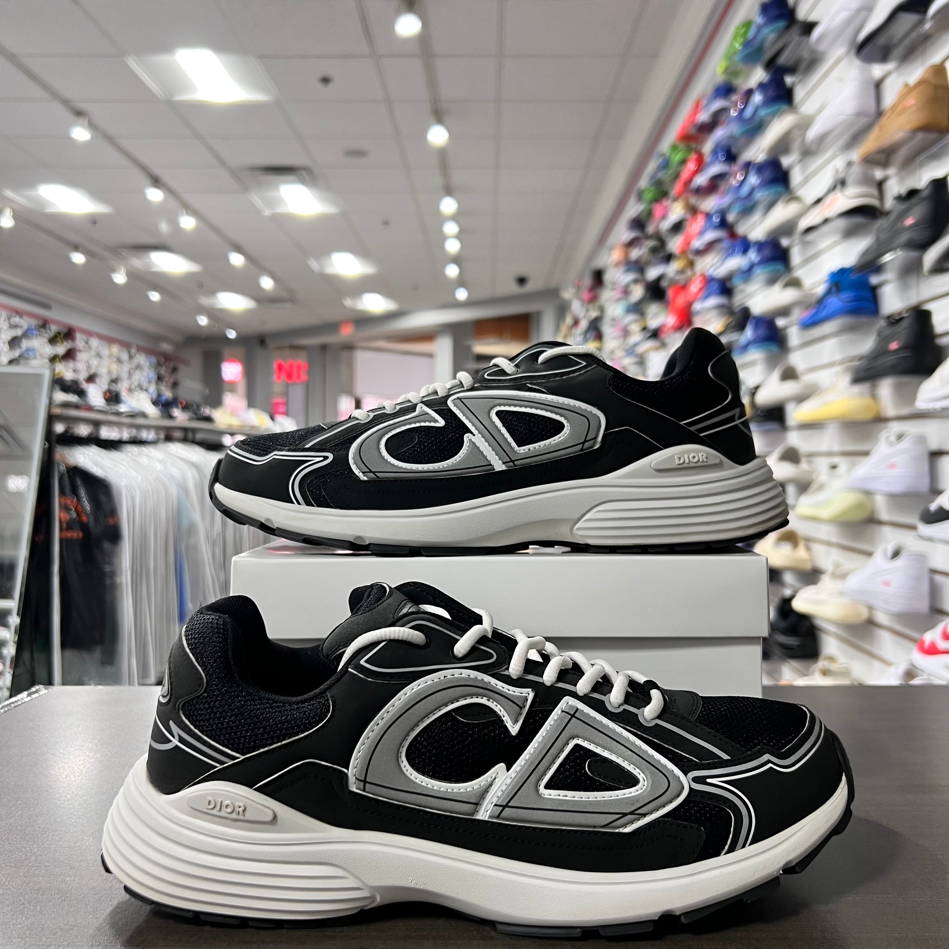 Dior B30 Black White (Lightly Worn+Replacement Box)