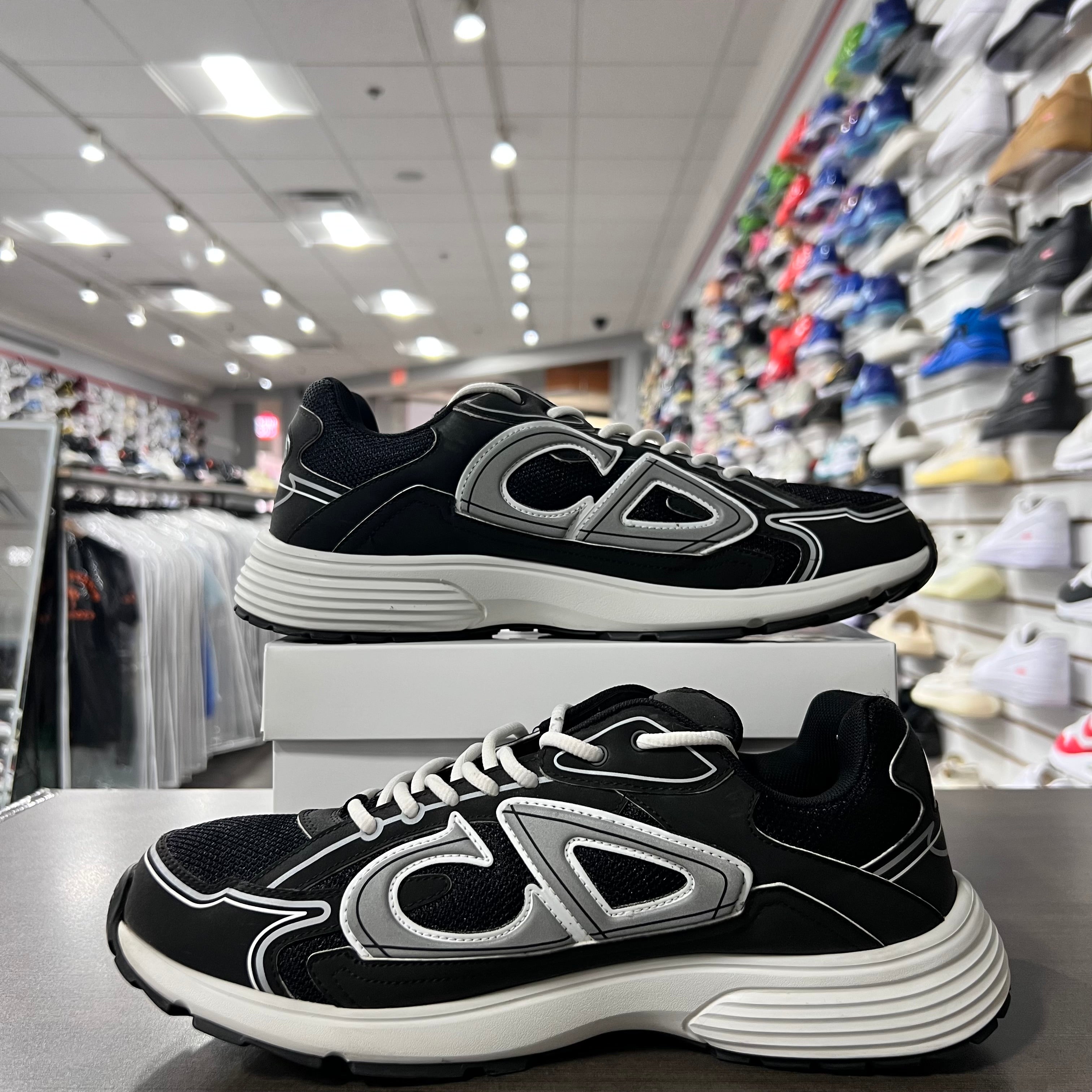Dior B30 Black White (Lightly Worn+Replacement Box)