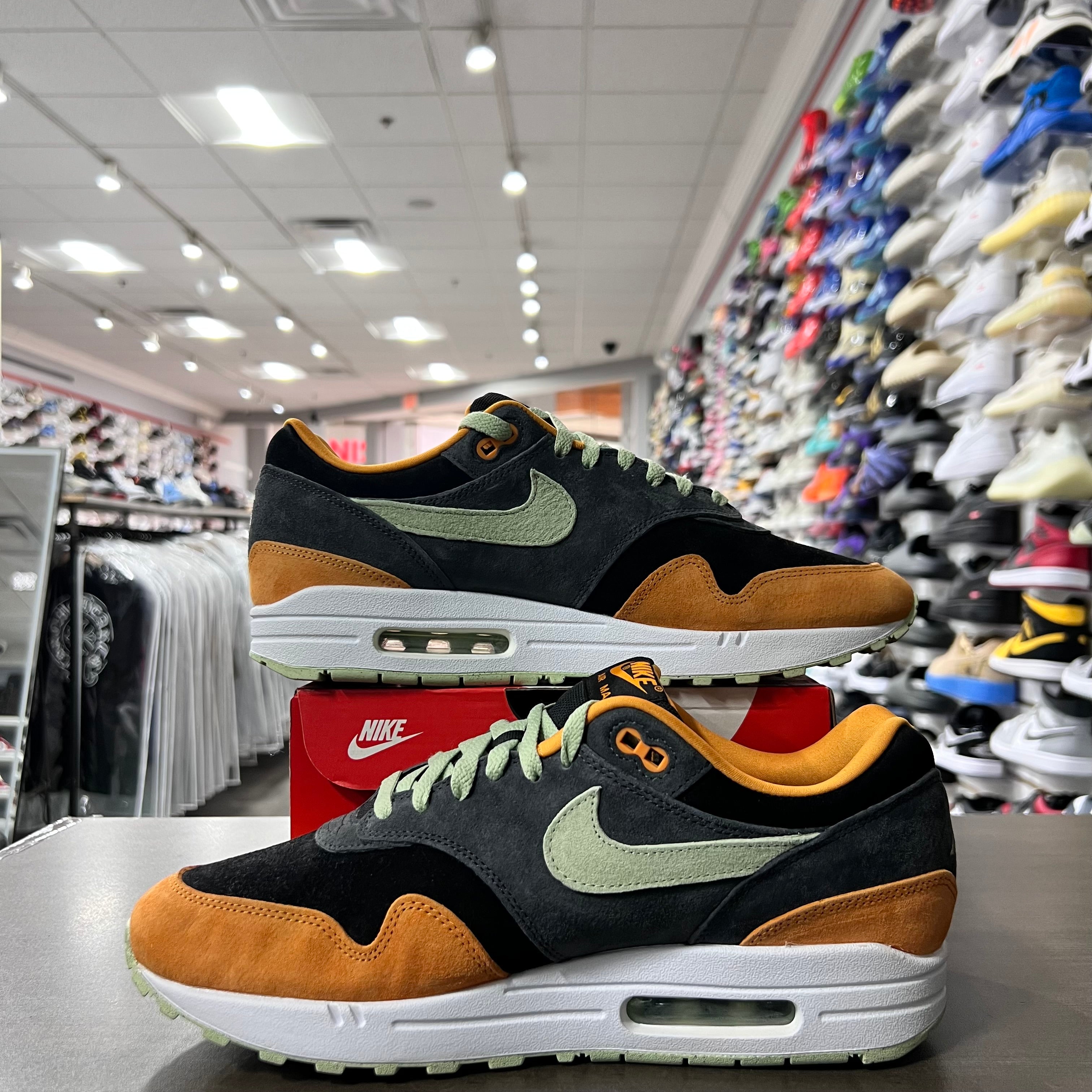 Nike Air Max 1 PRM Mens Duck Honey Dew (Lightly Worn)