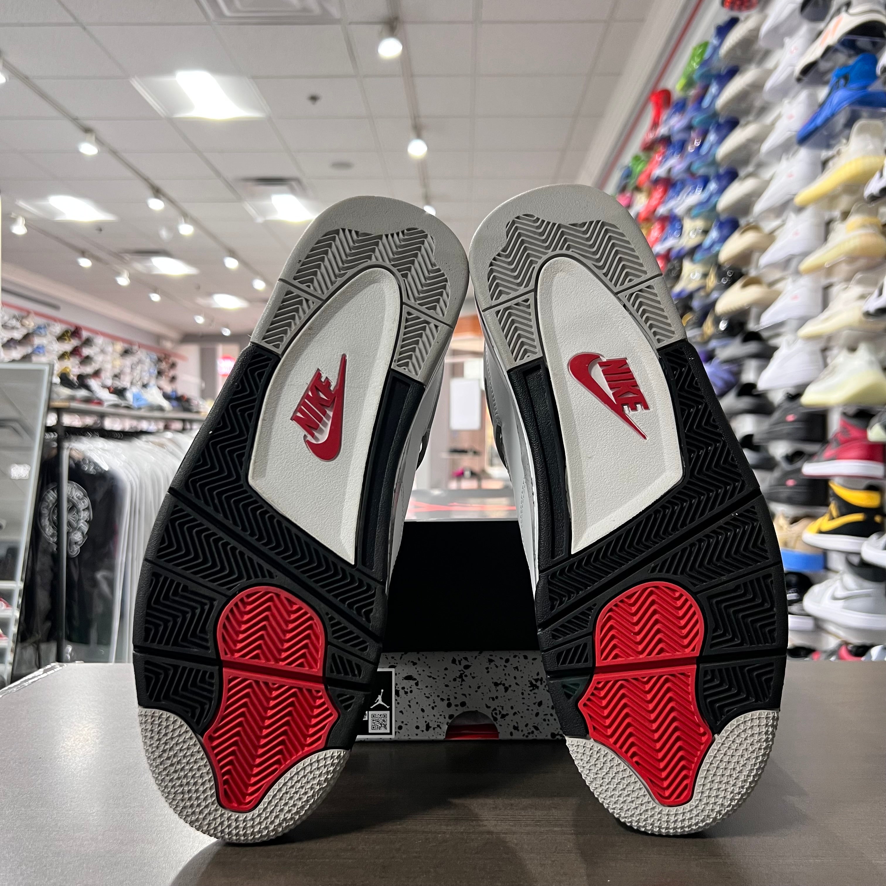 Jordan Retro 4 Mens White Cement (Lightly Worn)