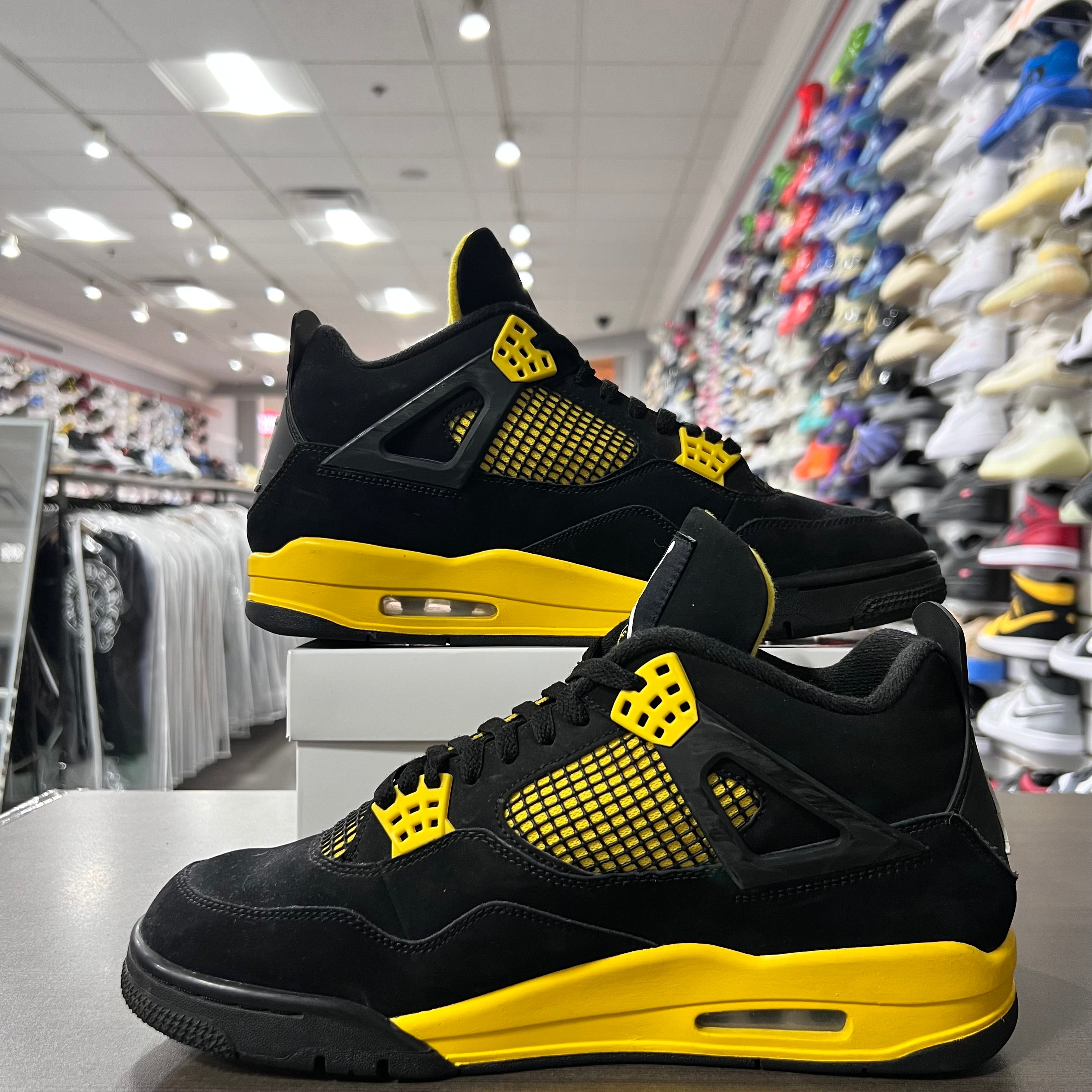 Jordan Retro 4 Mens Thunder (Lighly Worn+Replacement Box)