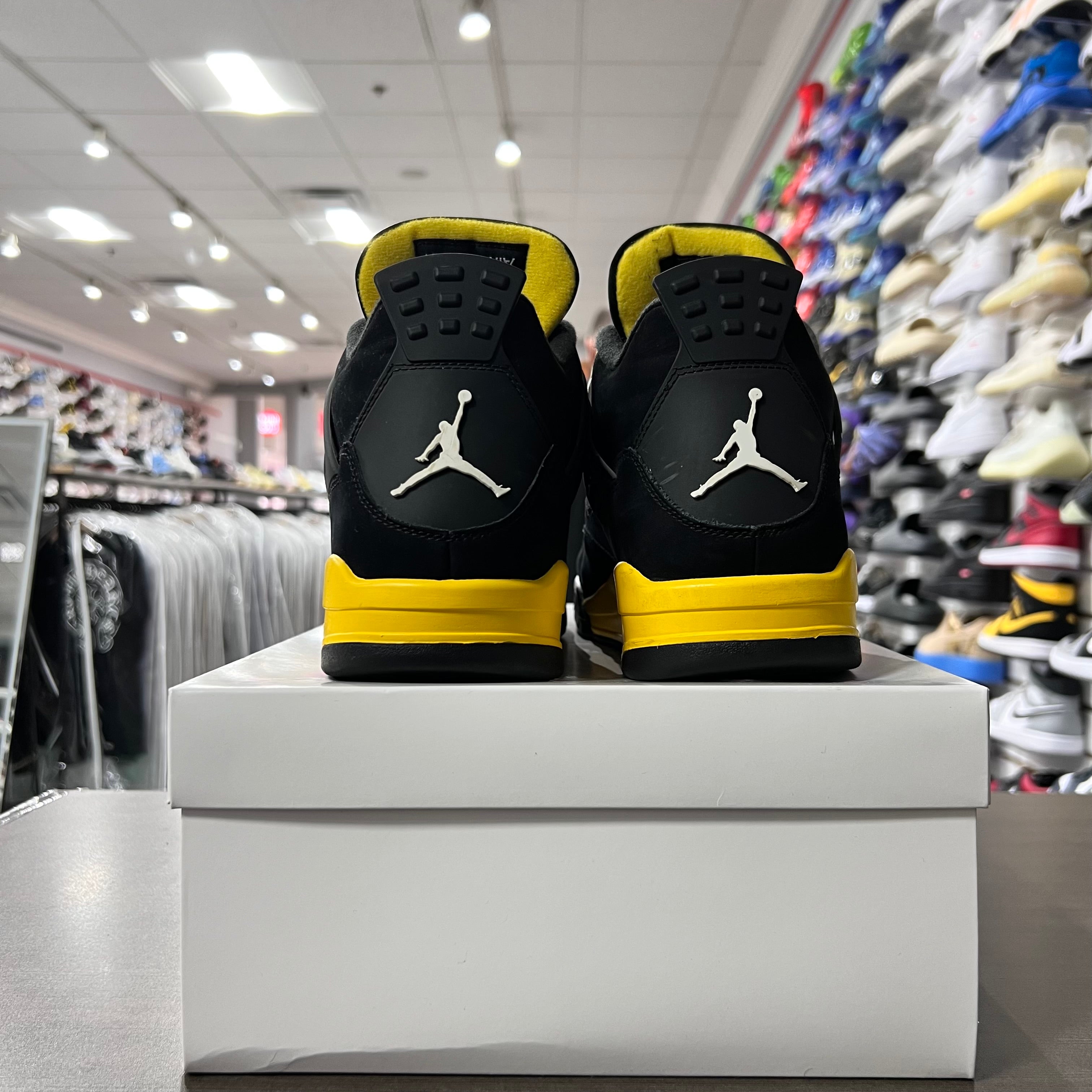 Jordan Retro 4 Mens Thunder (Lighly Worn+Replacement Box)