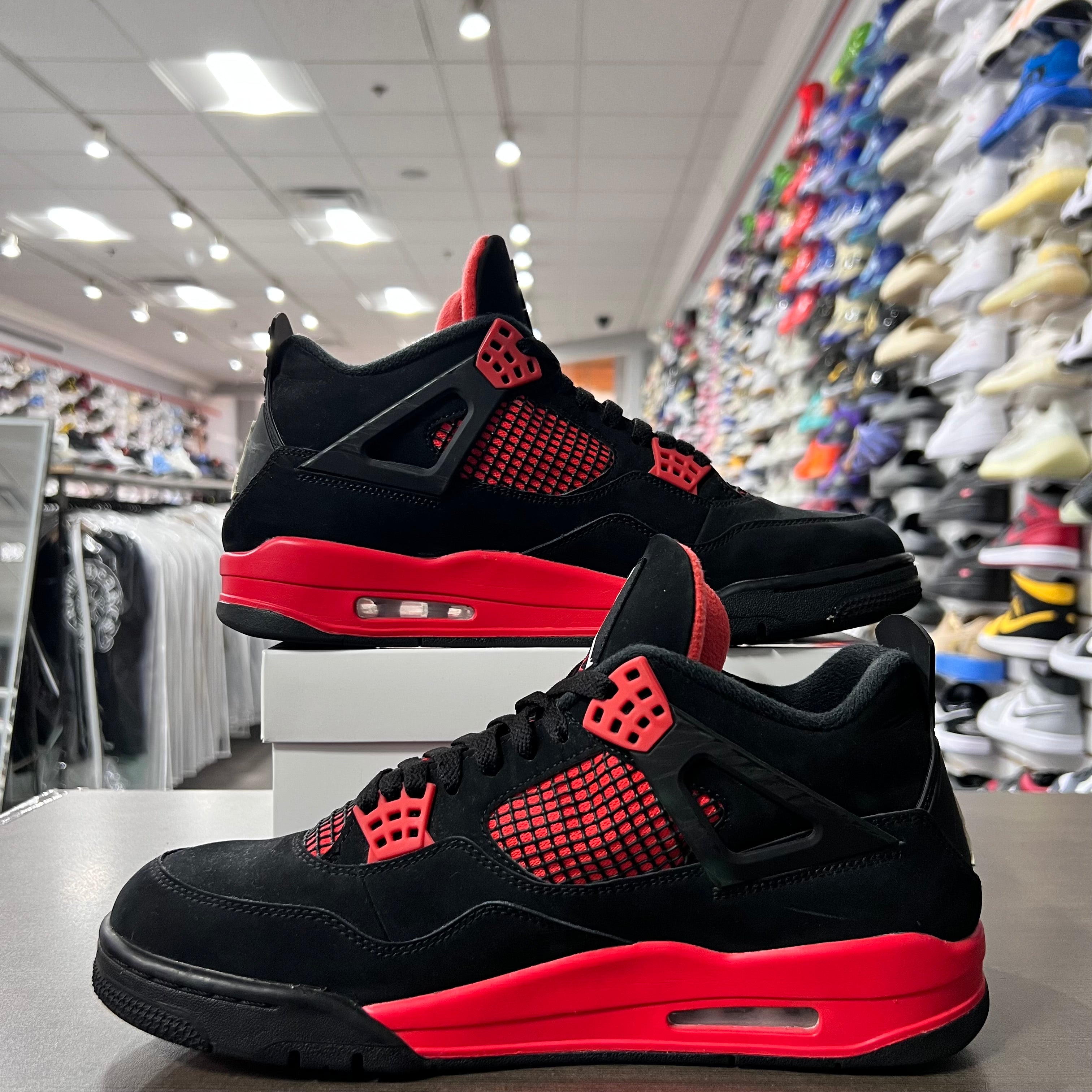 Jordan Retro 4 Mens Red Thunder (Lightly Worn +Replacement Box)
