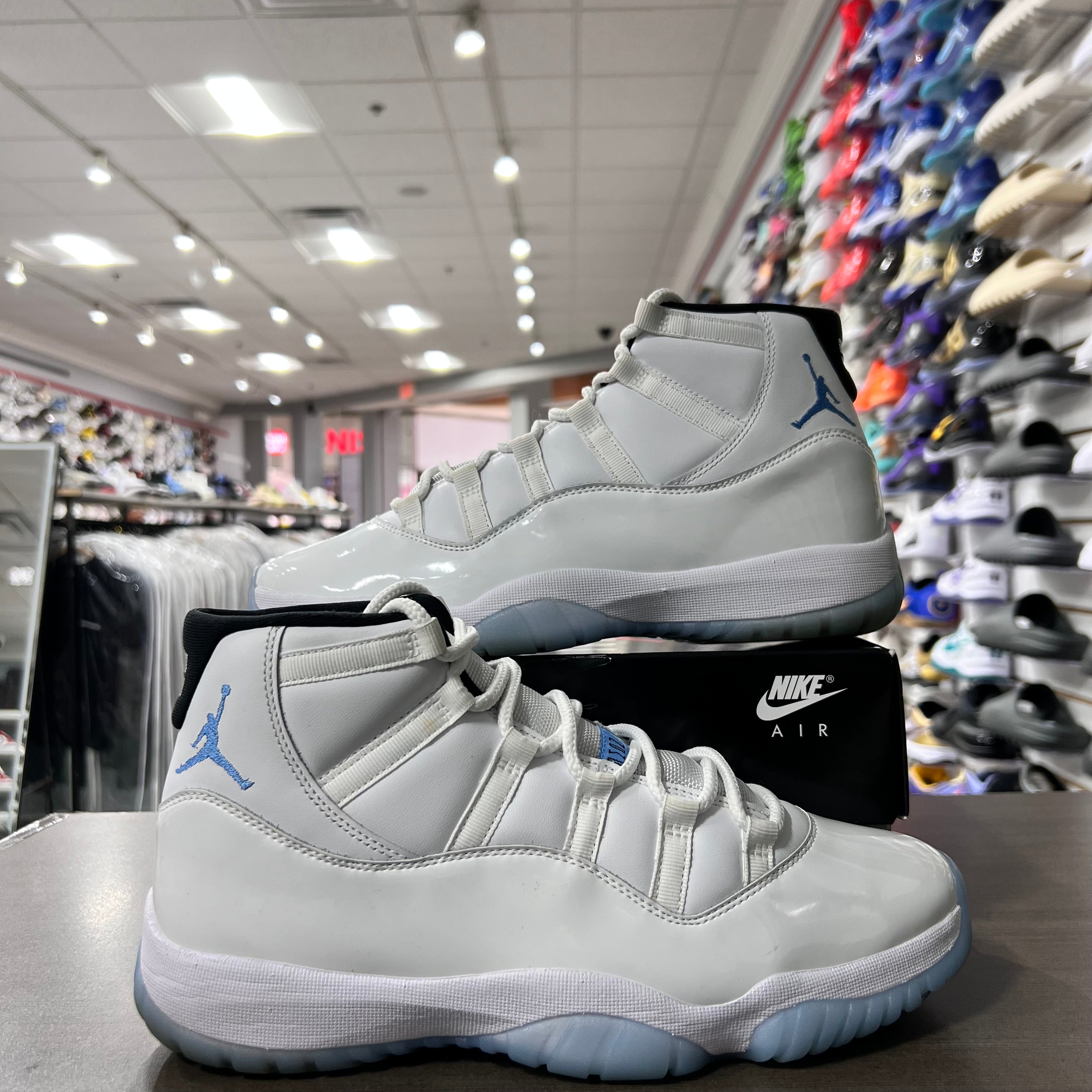 Jordan Retro 11 Mens Legend Blue 2024(Lightly Worn)