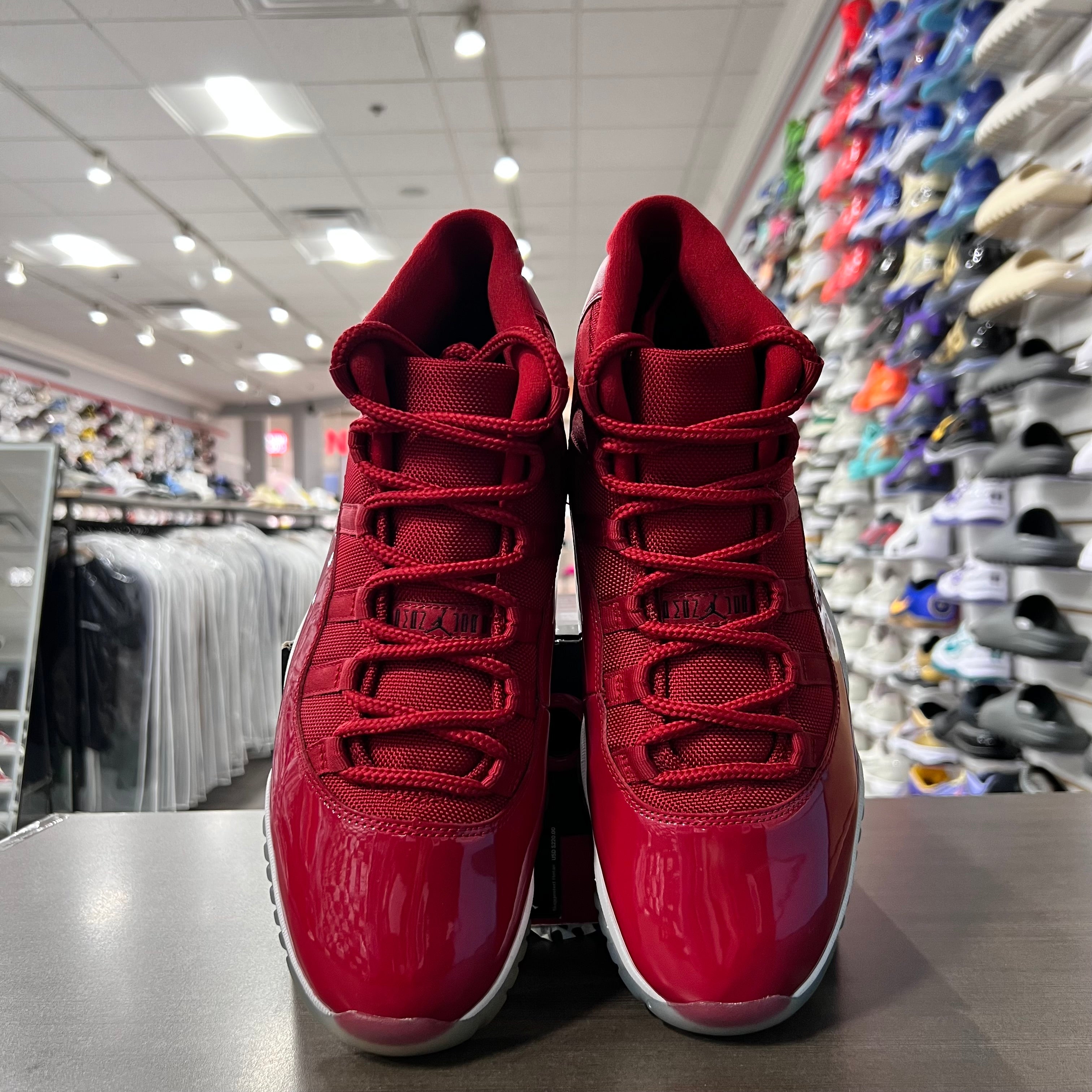 Jordan Retro 11 Mens Win Like 96 (Lightly Worn)