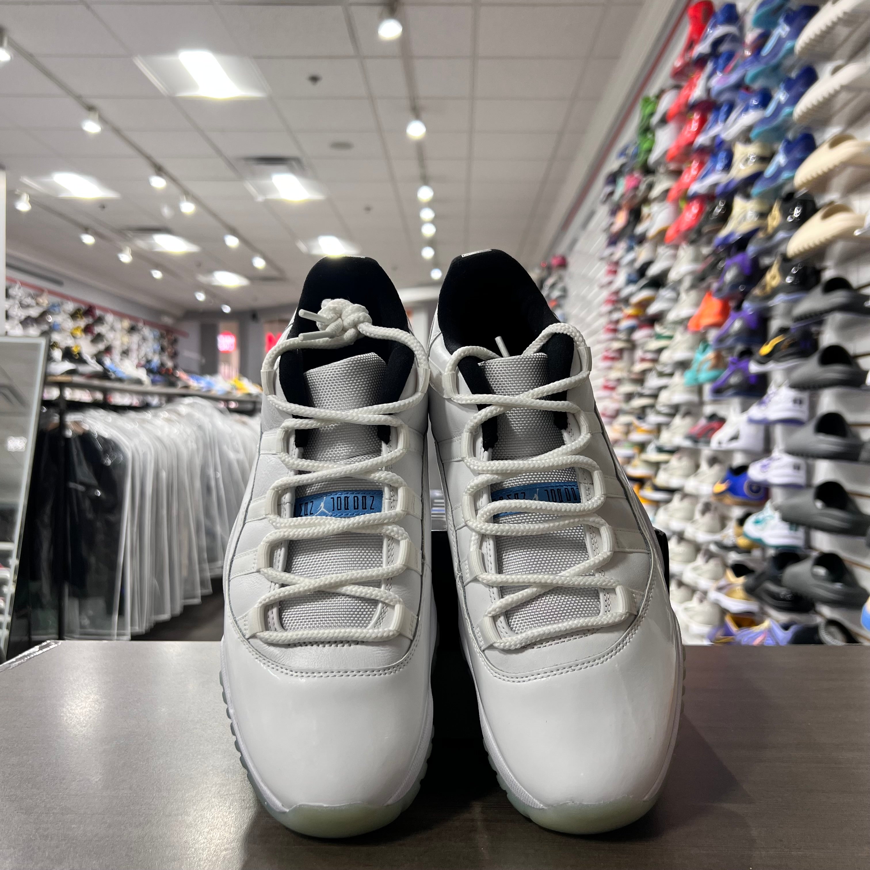 Jordan Retro 11 Low Mens Legend Blue (Lightly Worn)