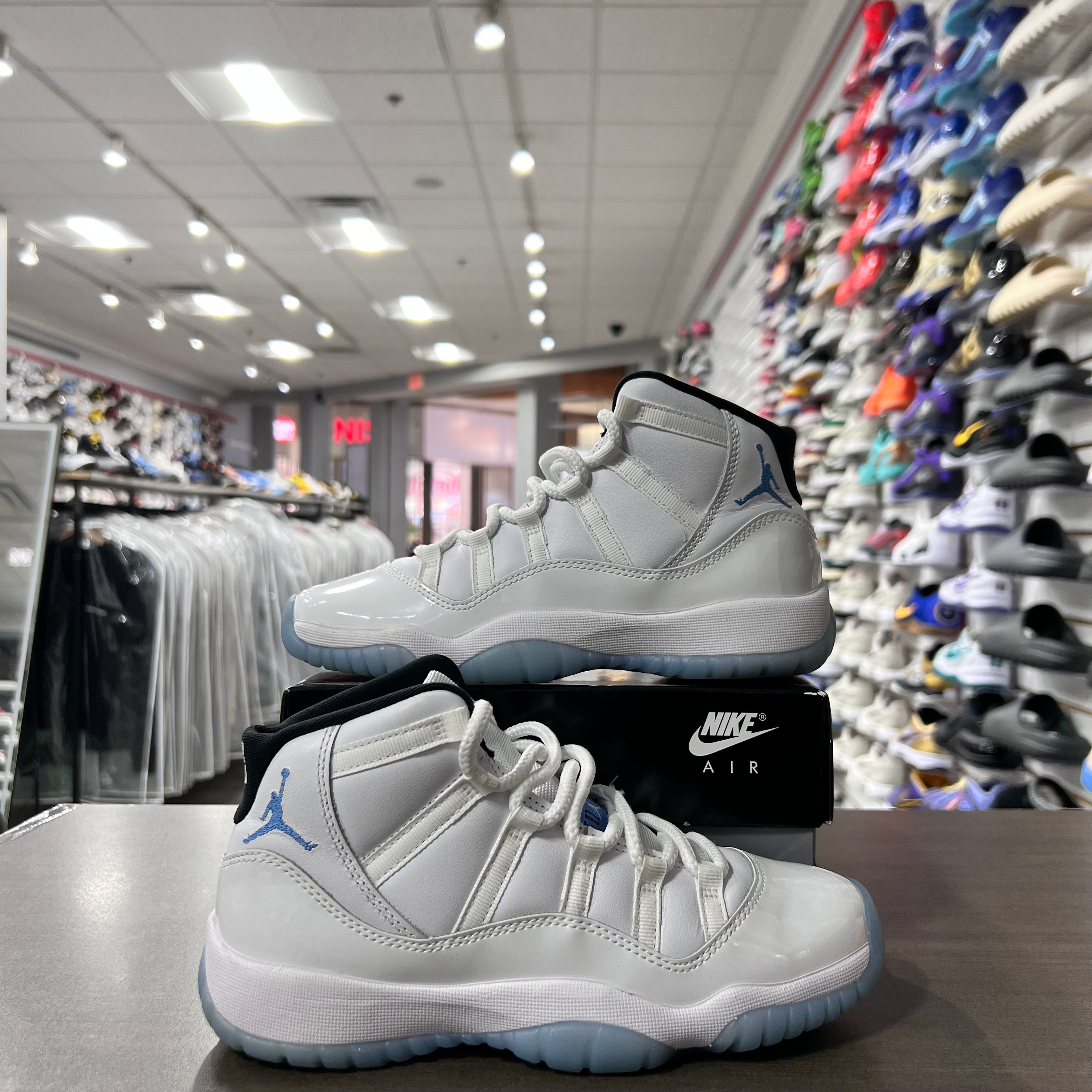 Jordan Retro 11 Gs Legend Blue (Lightly Worn)